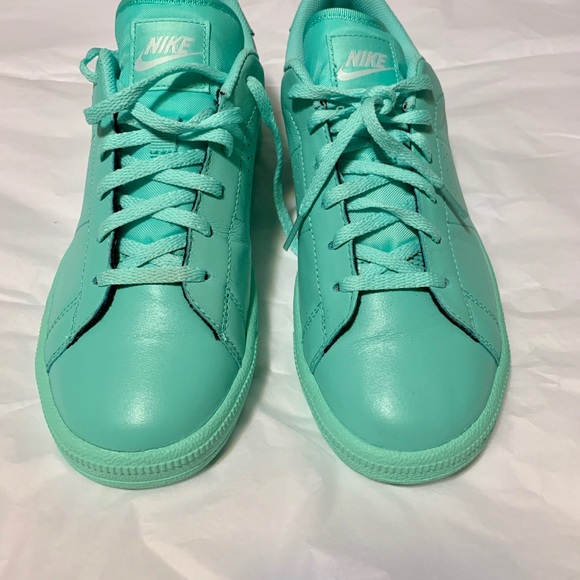 Nike Tennis Classic Premium GS Shoes - Picture 2 of 5